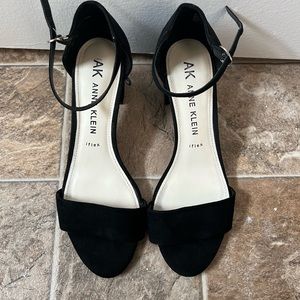 Black velvet textured heels